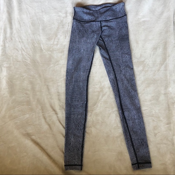 Lululemon black and white patterned leggings - Picture 2 of 7